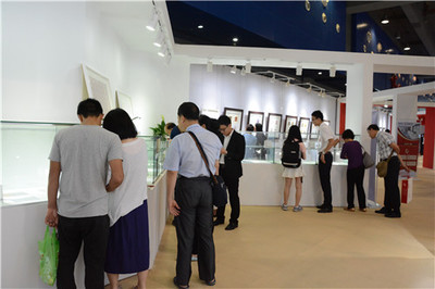 藝博會展位現(xiàn)場火爆 錢郵收藏廣受關注